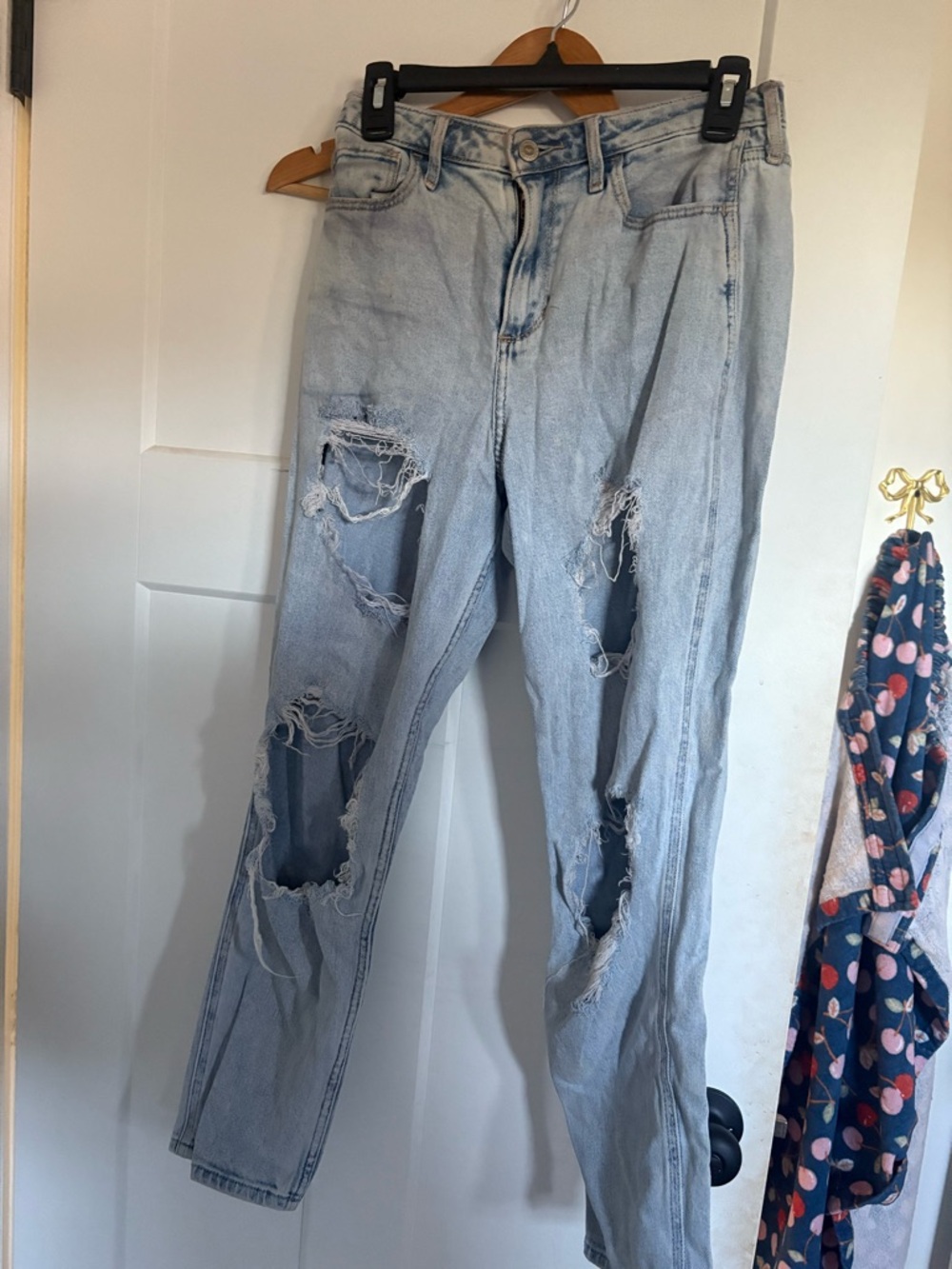 Hollister Light Wash Distressed Women's Jeans